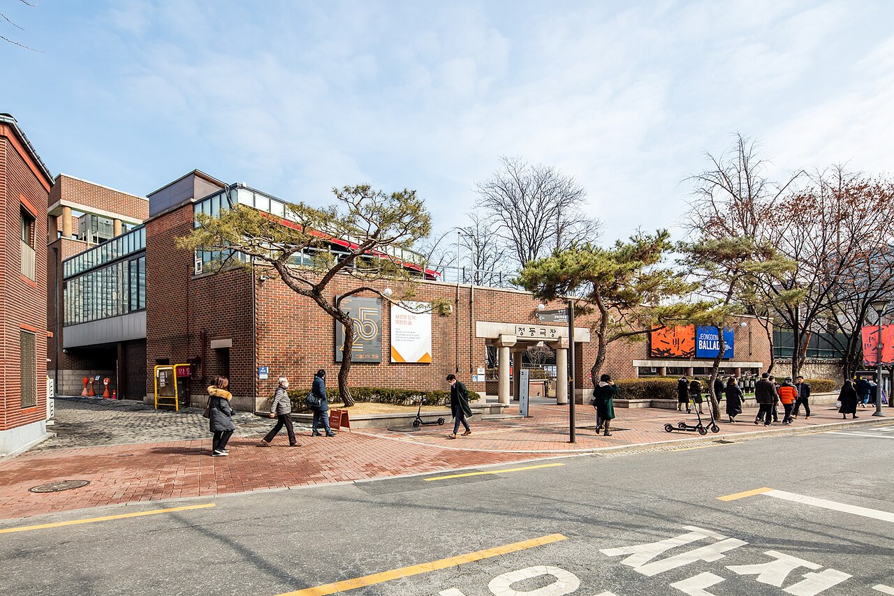 2020년 서울 국립정동극장 본관의 붉은 벽돌 외관